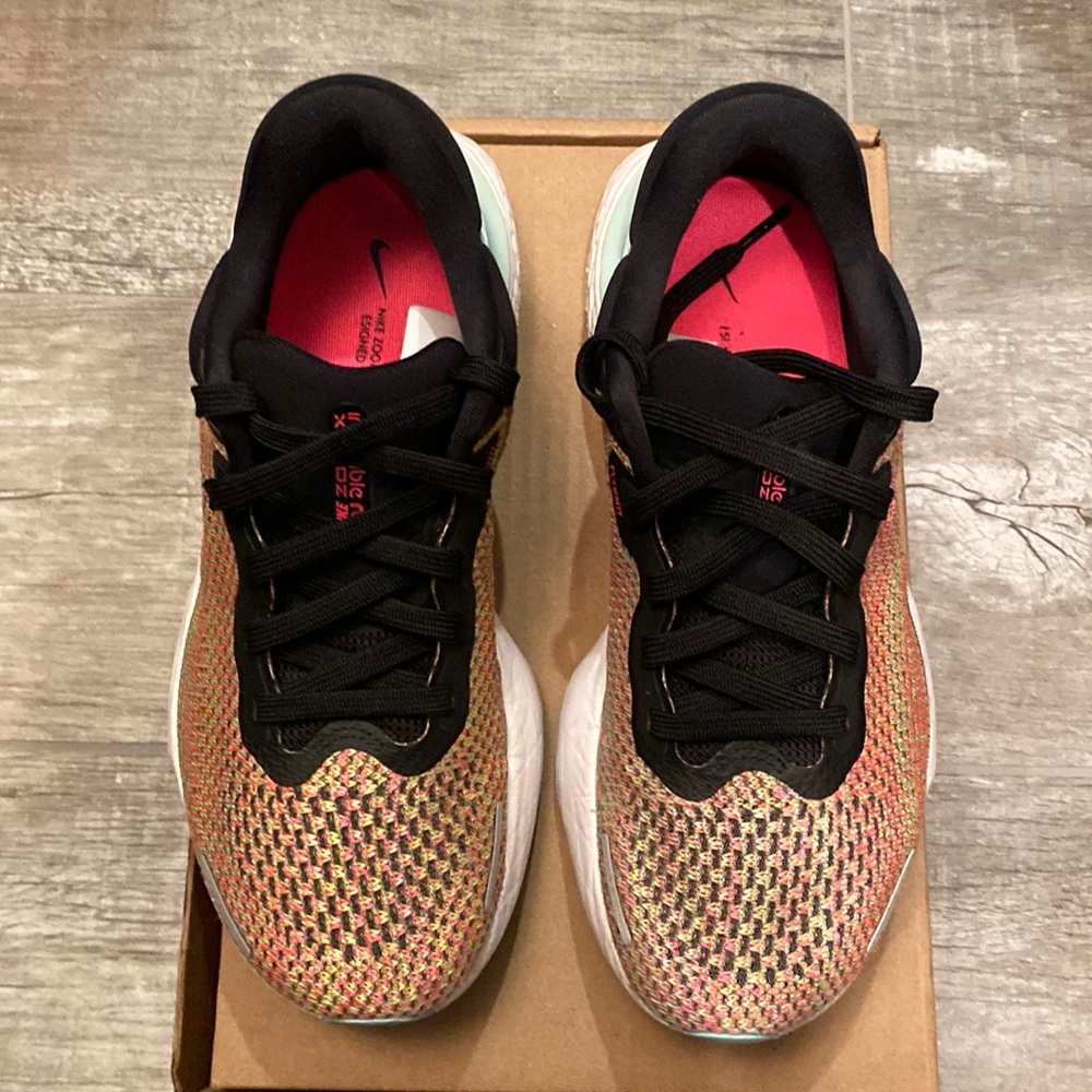 Nike Invincible ZoomX Women’s Flyknit Running Sneakers Size 8.5M